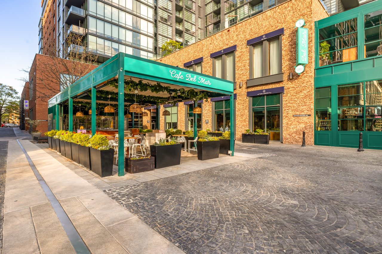 45 Sutton Square SW #306