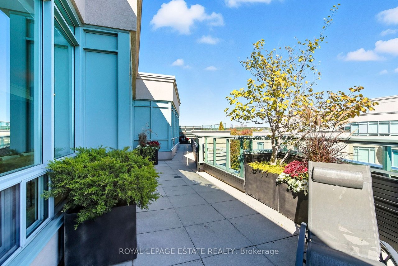 PENTHOUSE PINNACLE OF WATERFRONT LIVING 