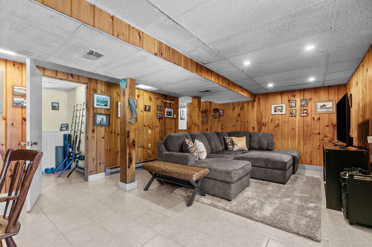 60 Knollwood Circle, North Kingstown, RI 02852