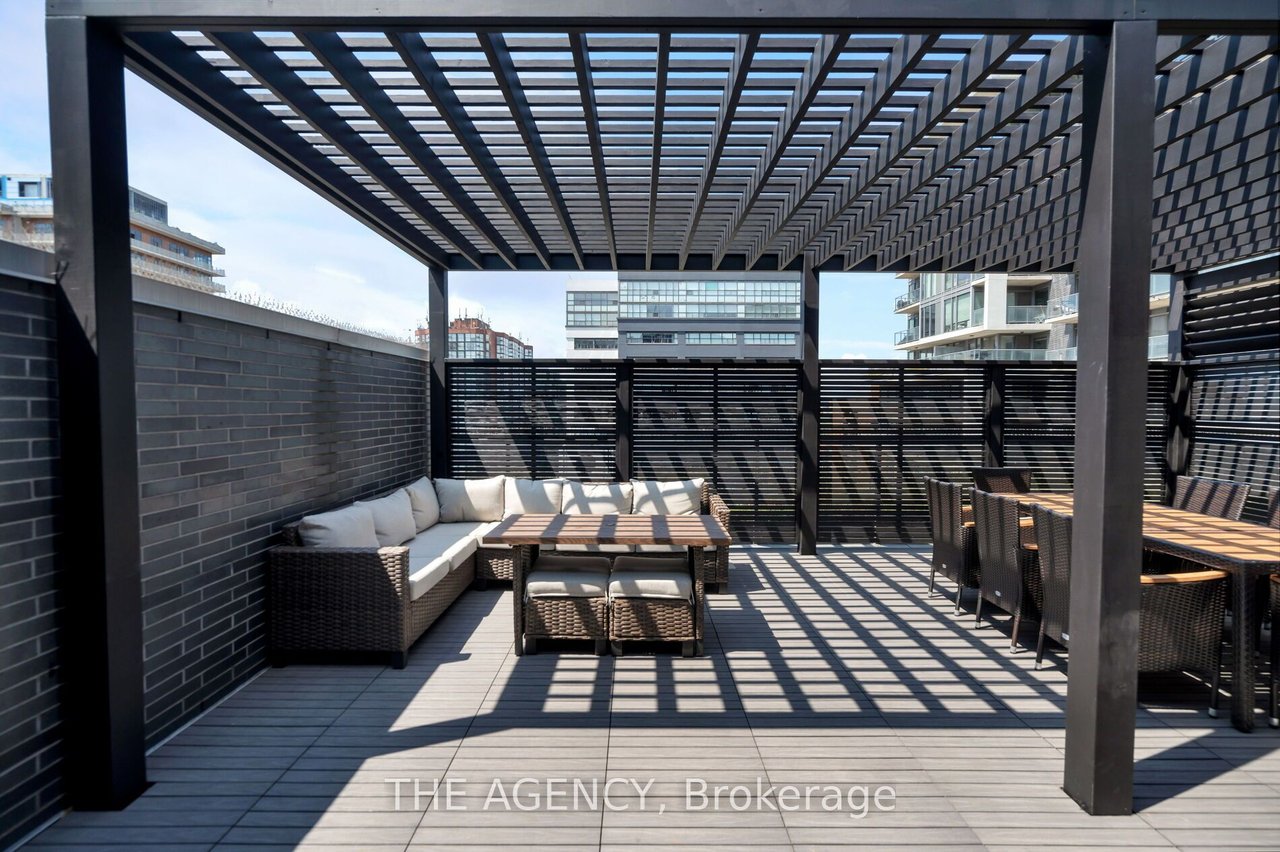 KING WEST LUXURY 