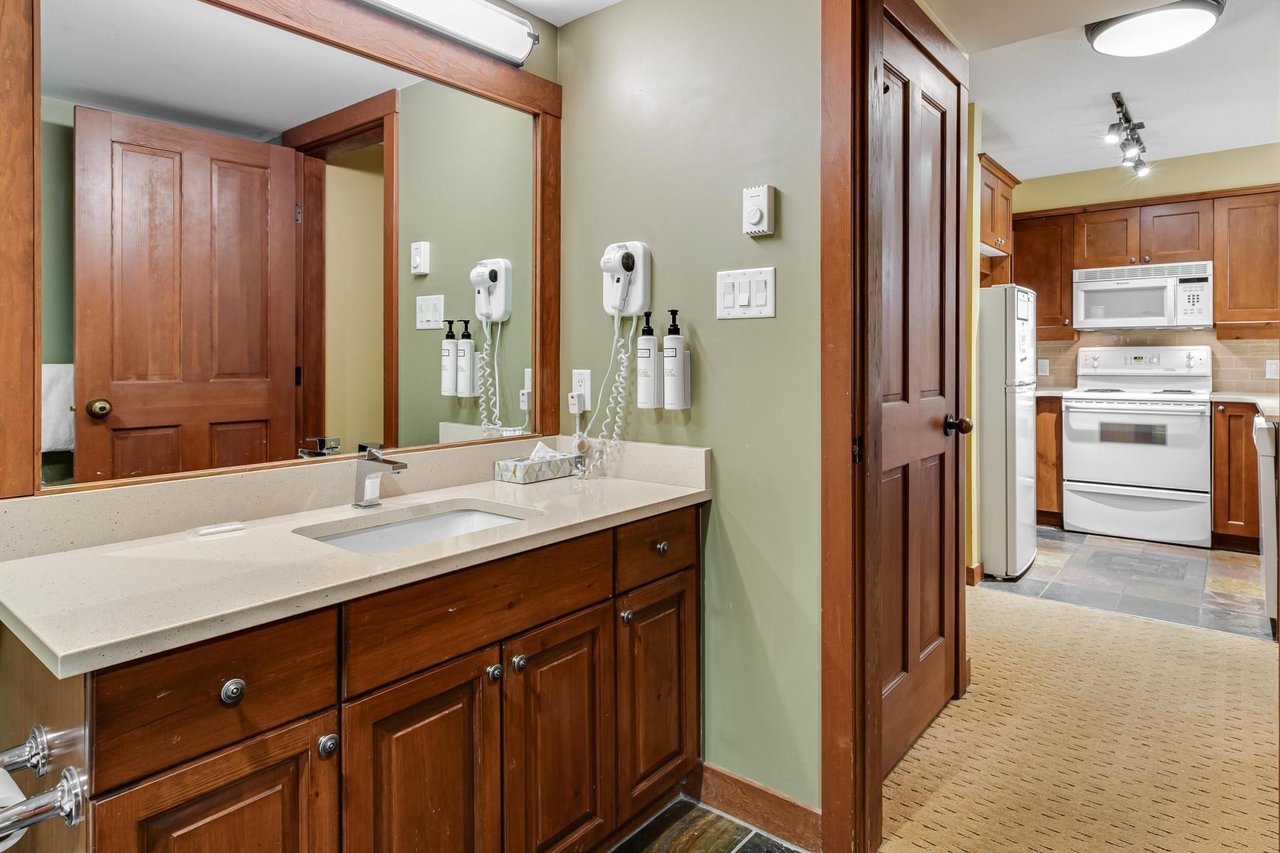 404 G4-4653 Blackcomb Wy
