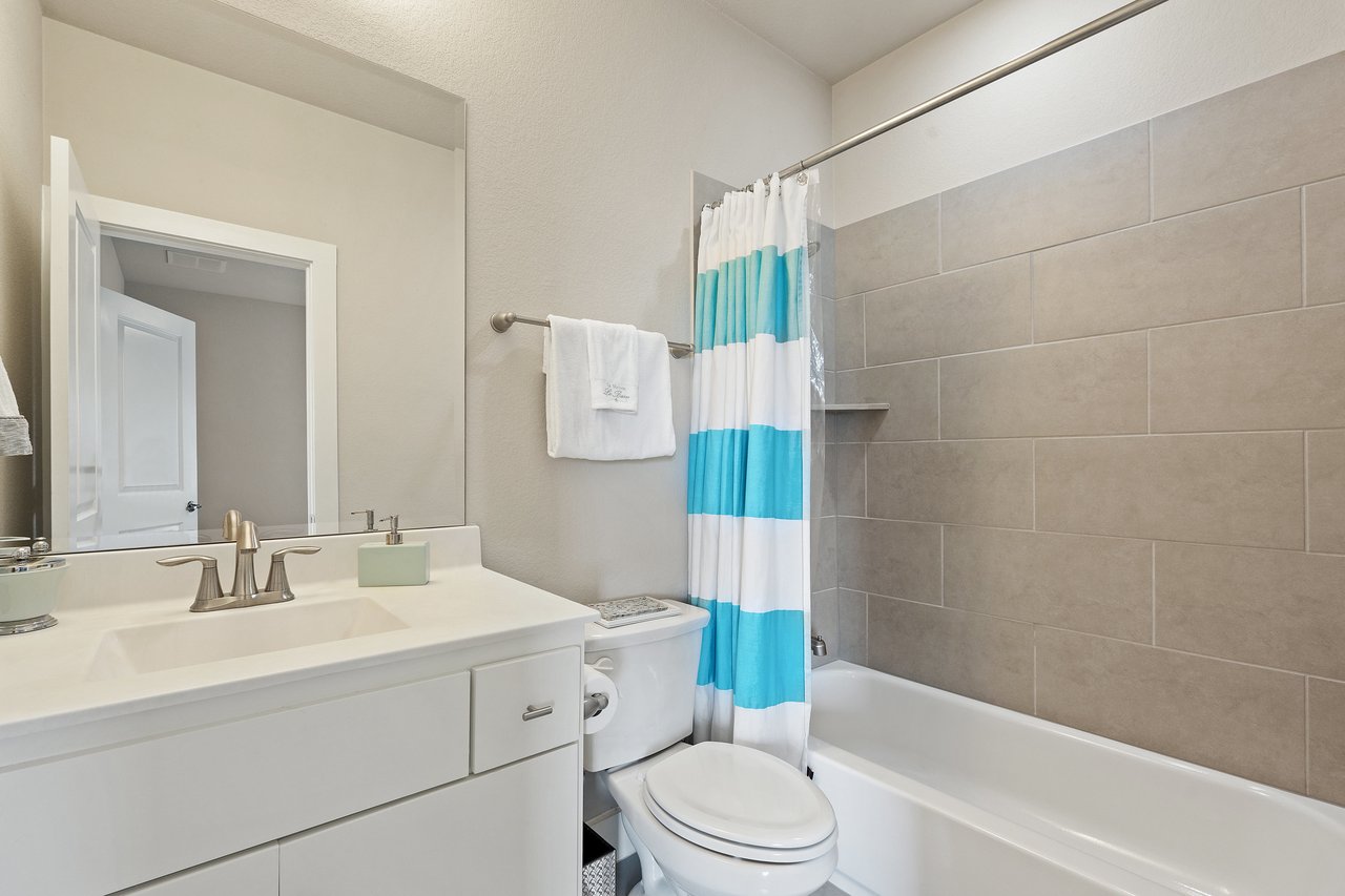Modern Transitional Luxury Home in Gated Bluffs of Steiner Ranch | Lake Austin Access + Hill Country Views | $1.9MM