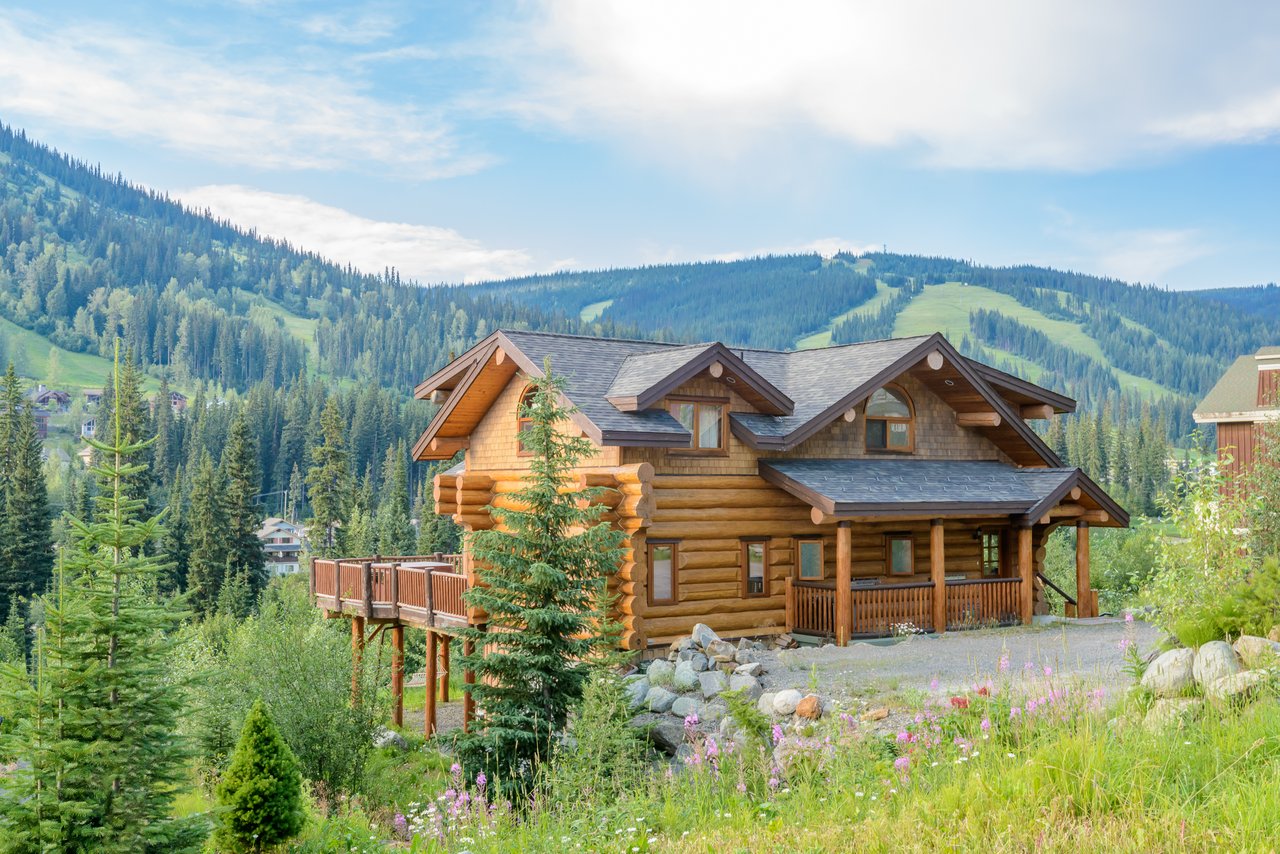 Luxury Truckee home with mountain views, modern architecture, and outdoor living space for buyers searching Truckee homes for sale in 2026