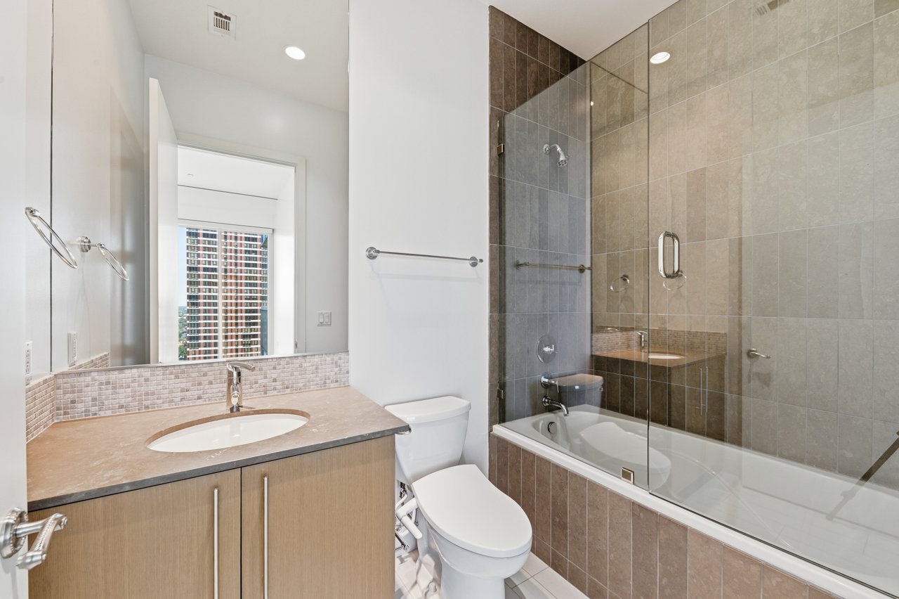 1600 Post Oak Blvd, #1903