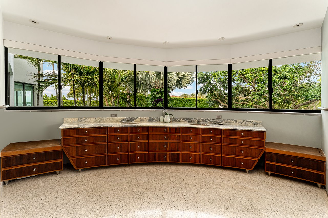 One of America’s Most Iconic Waterfront Estates