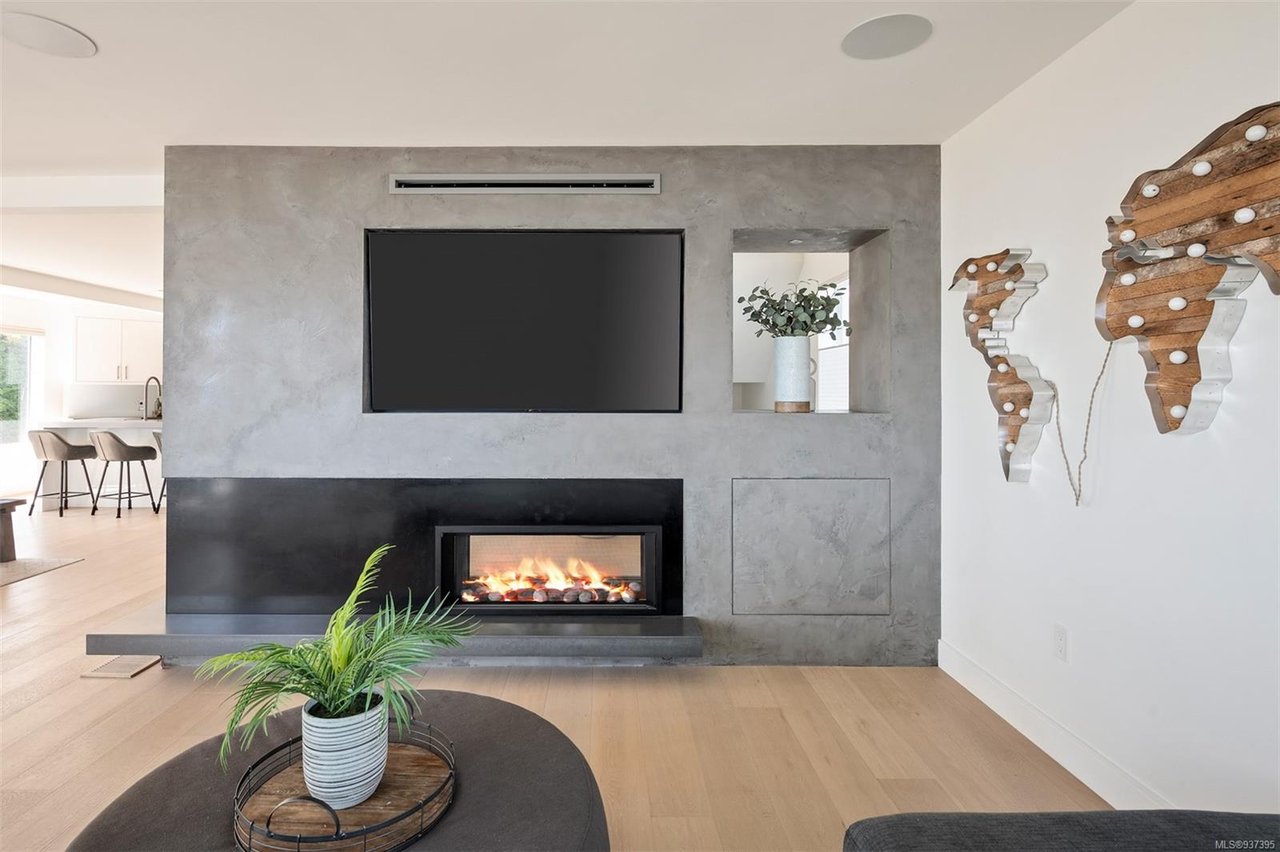 2378 Esplanade