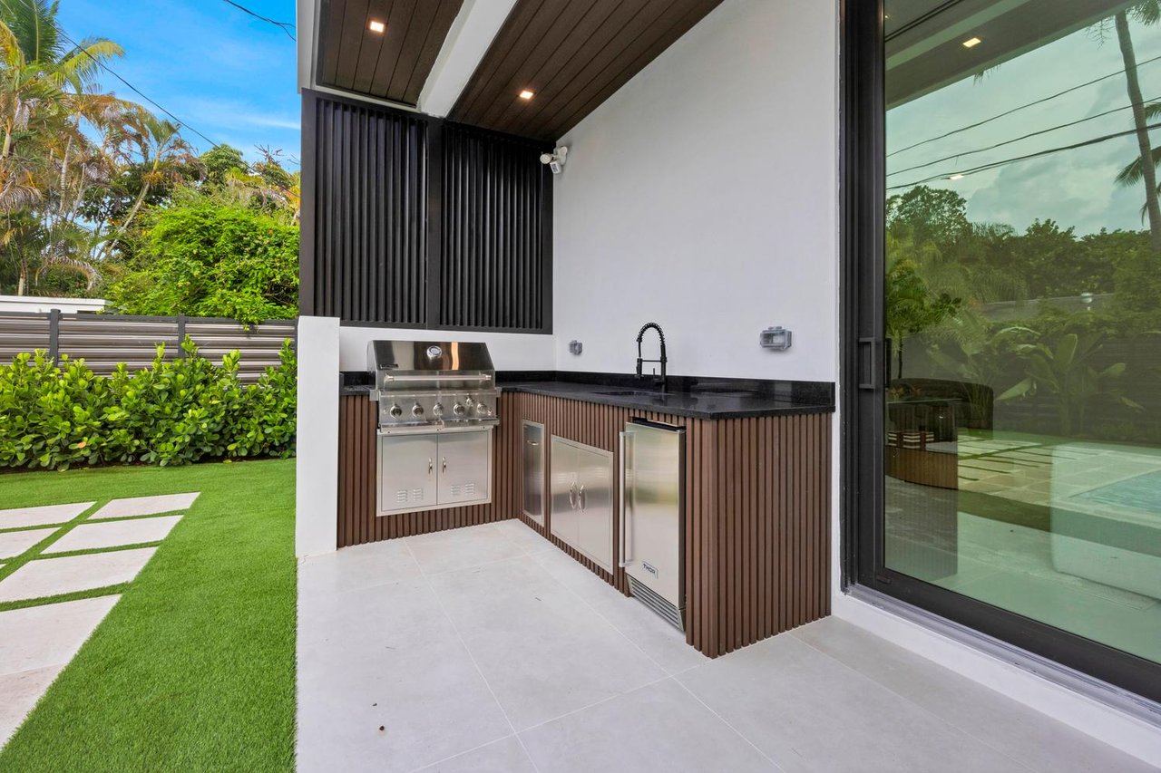Sophisticated New Construction in the Heart of Miami