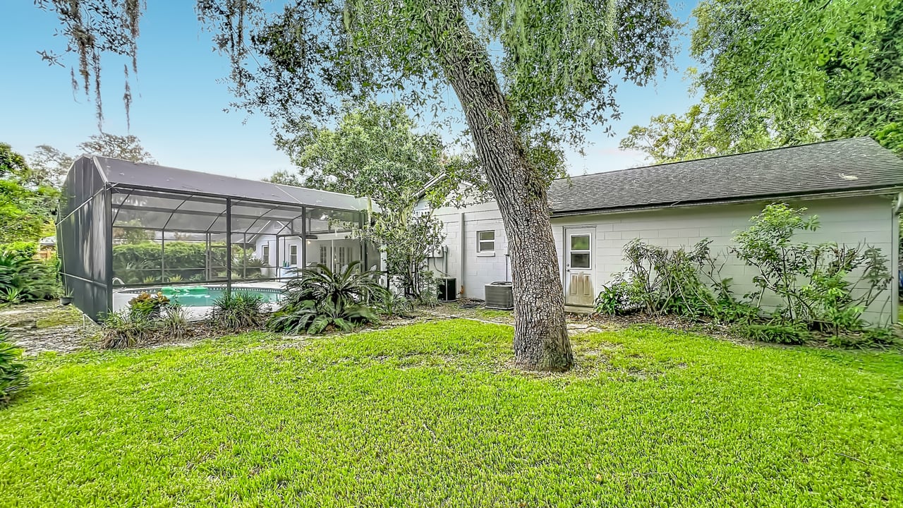 Winter Park Vias Traditonal 5-Bedroom Home near Racquet Club
