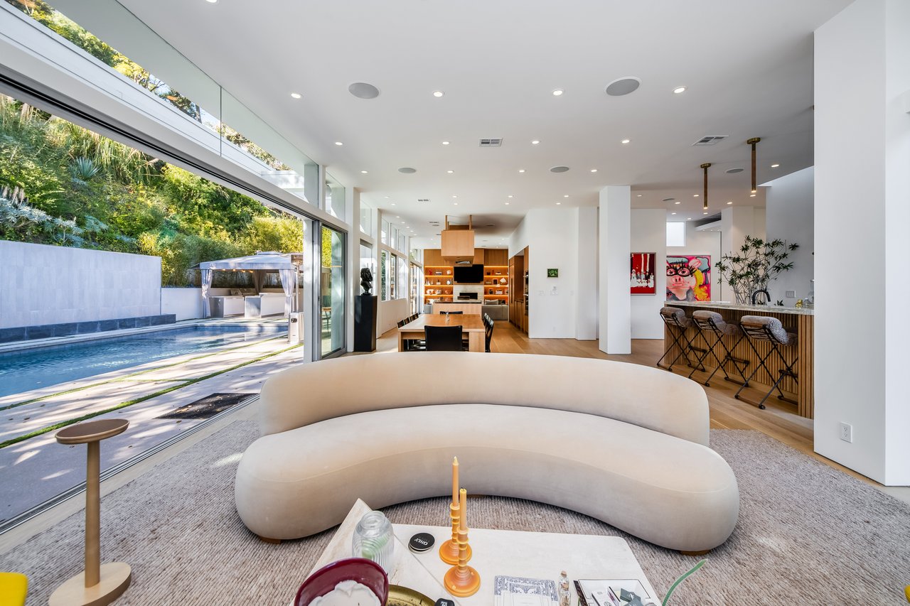 2241 Bowmont Dr