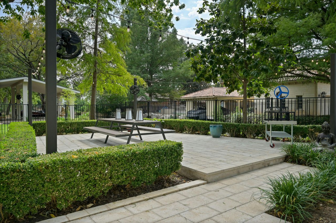 4705 & 4709 Island CV