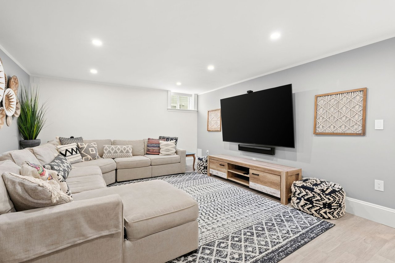 3 Essex Rd