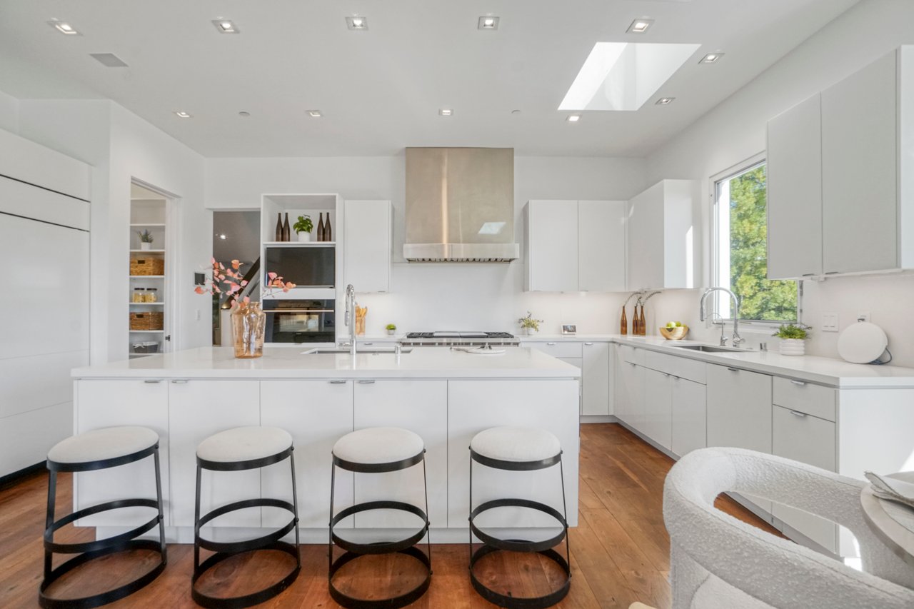 1116 Linda Flora Drive