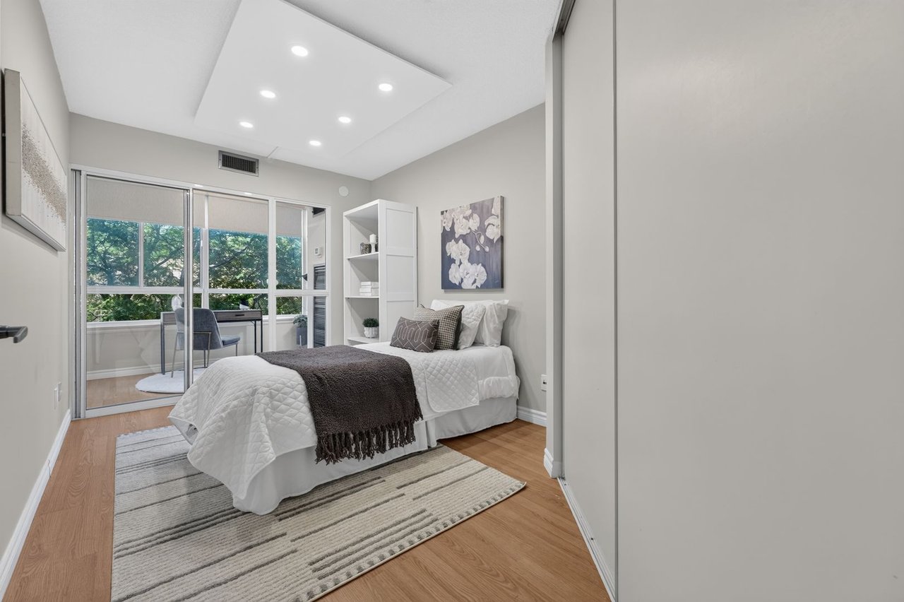 221 - 1001 Cedarglen Gate