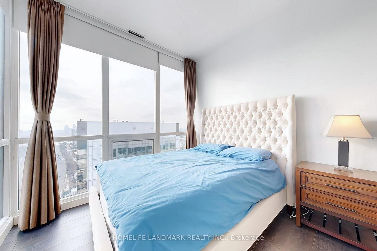 NORTH YORK'S PRESTIGIOUS COMMUNITY PENTHOUSE