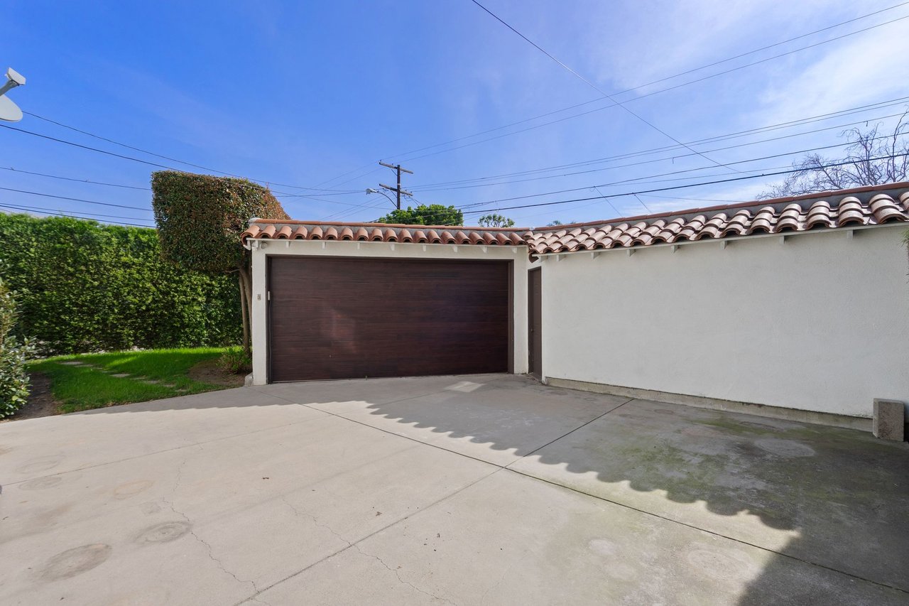 1042 S Crescent Heights