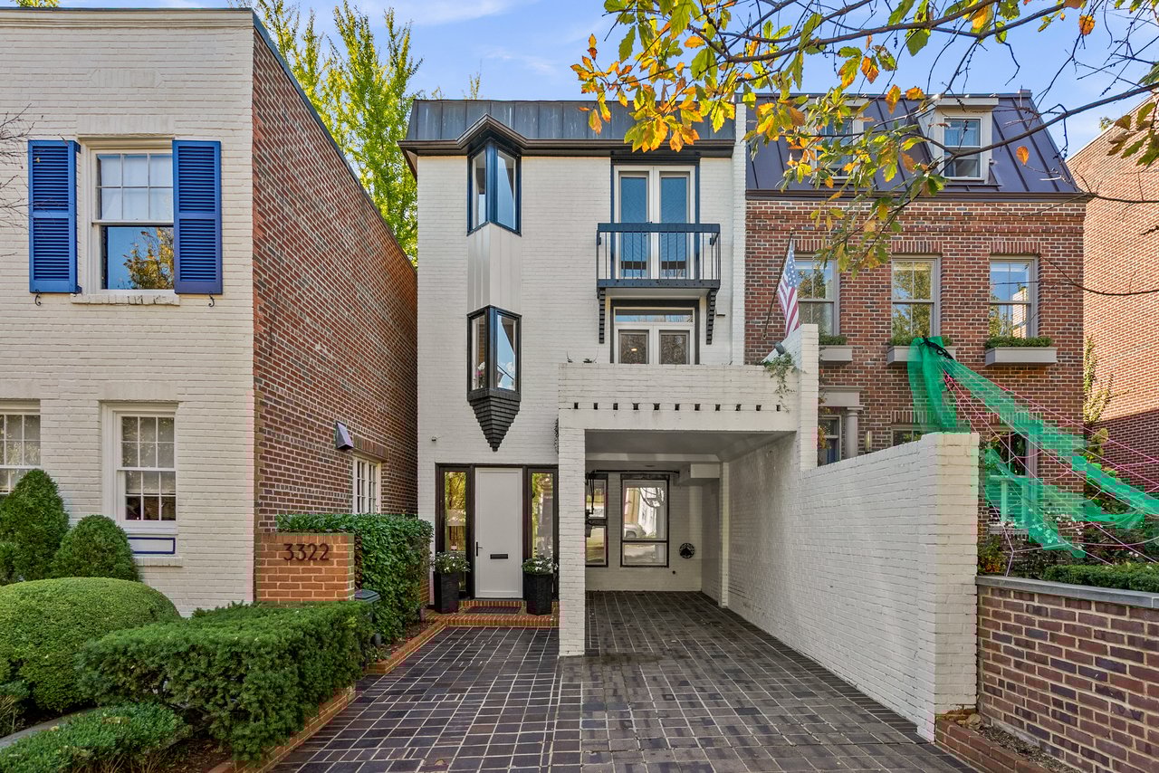 3322 Dent Pl NW