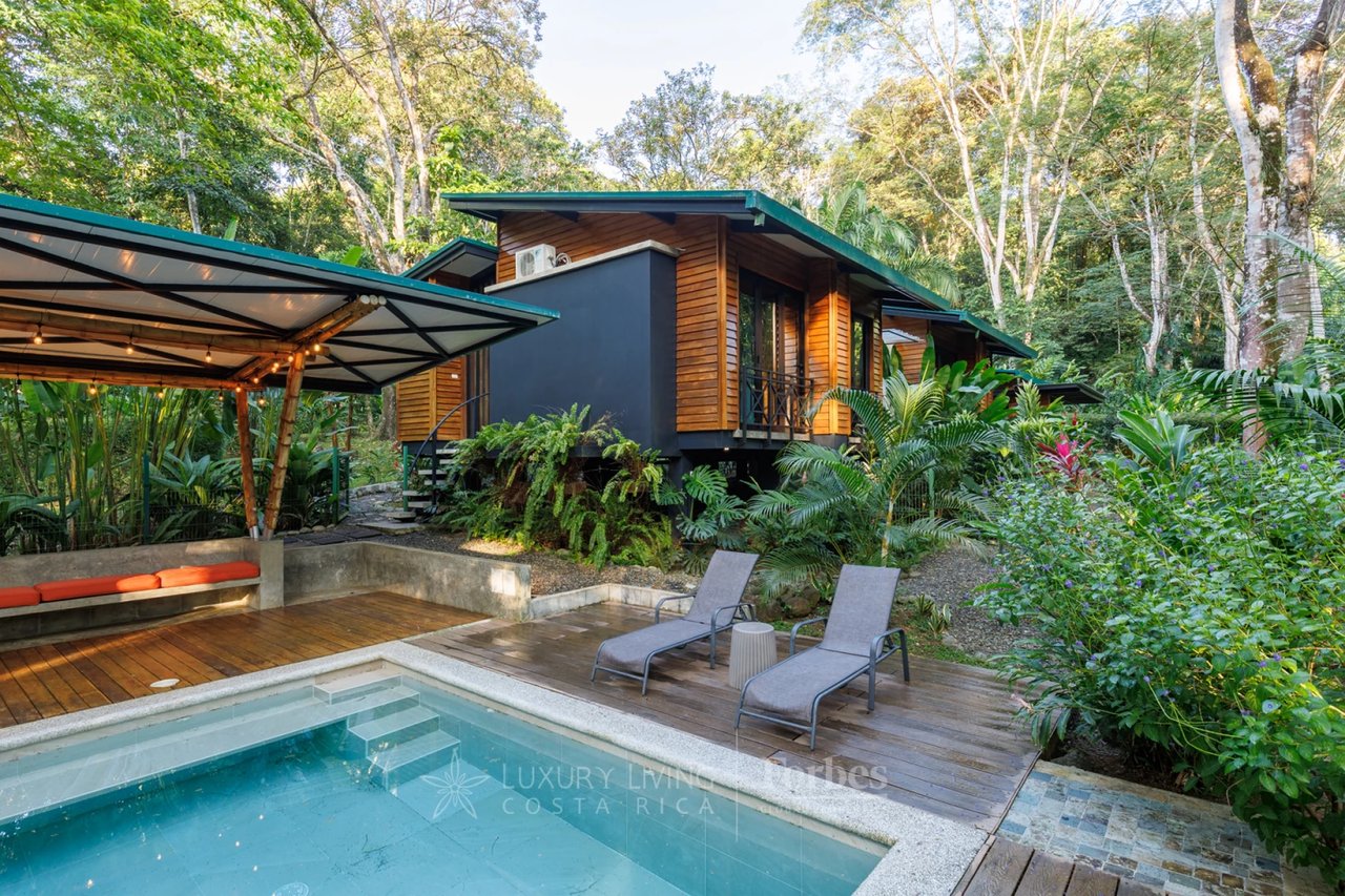 20391 - Property near the beach with hotel or private home potential