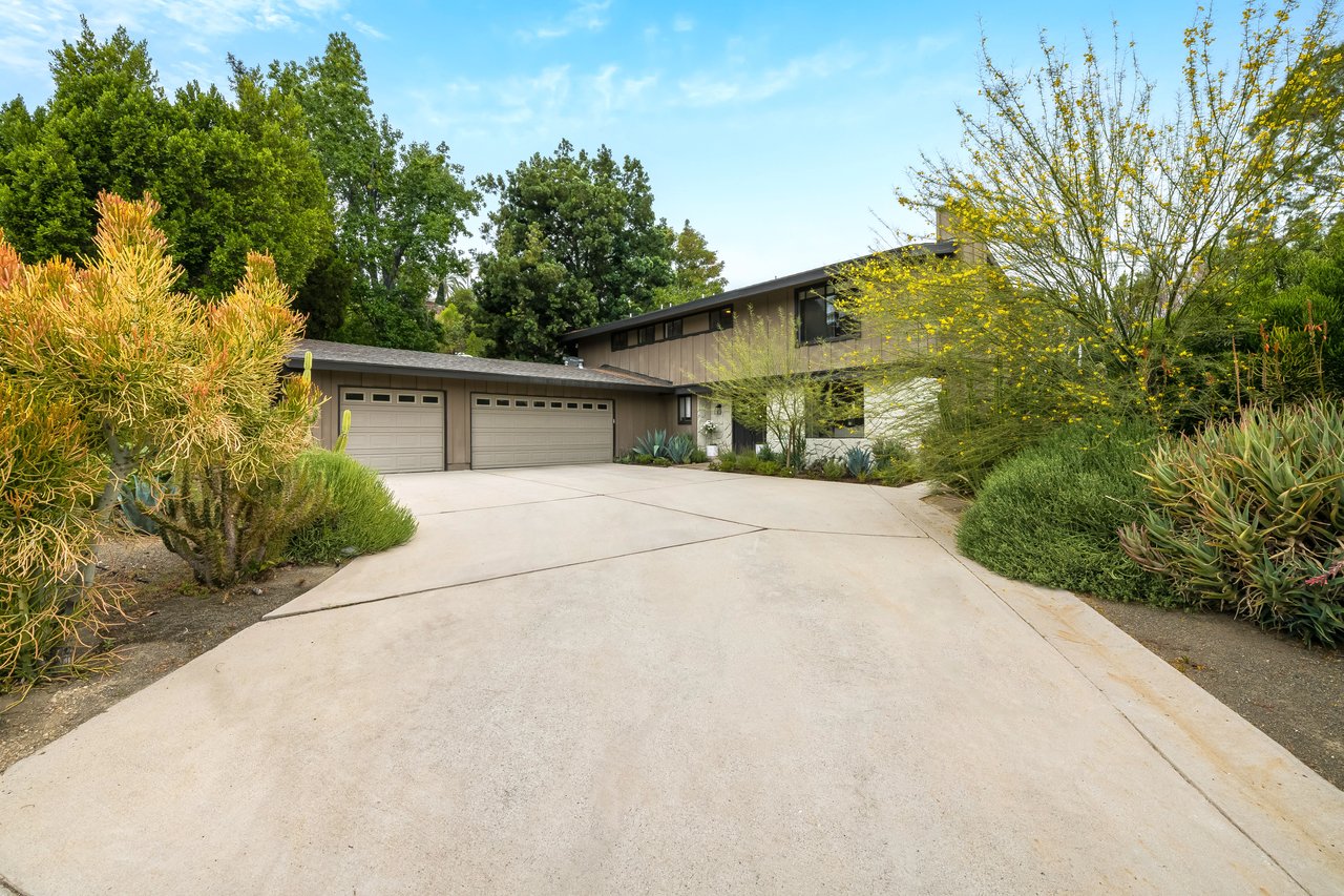 24417 Clipstone St, Woodland Hills 