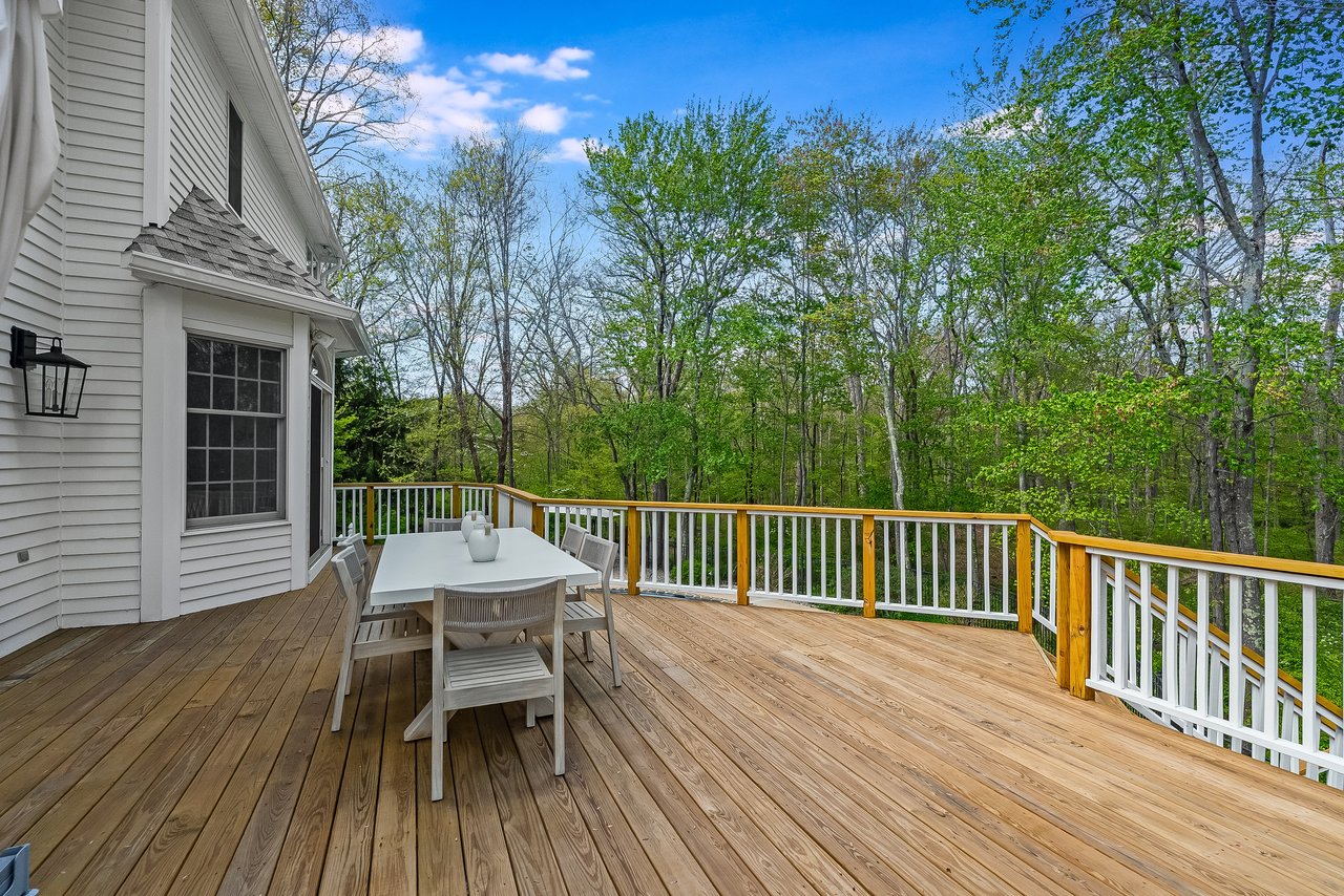 82 Woodman Ln