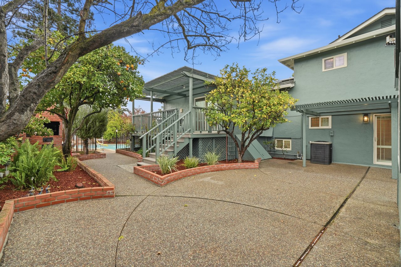 1554 Queenstown Court