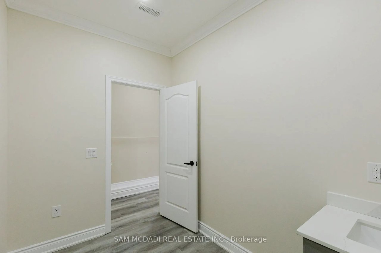 Single Office - 728 Main St E