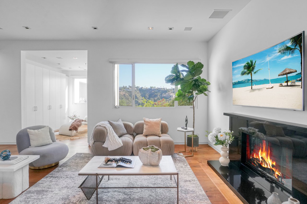 1116 Linda Flora Drive