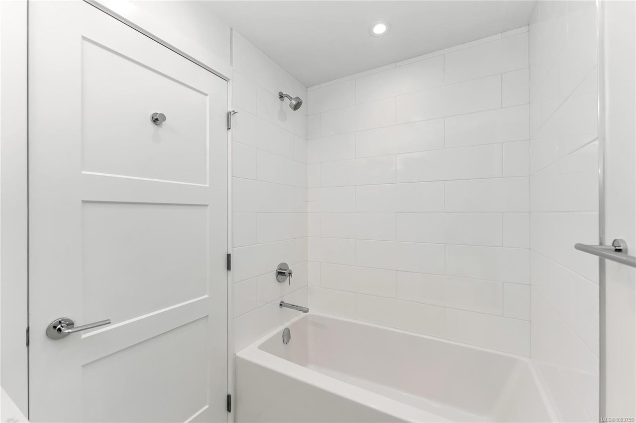203 C-1224 Richardson St, Victoria