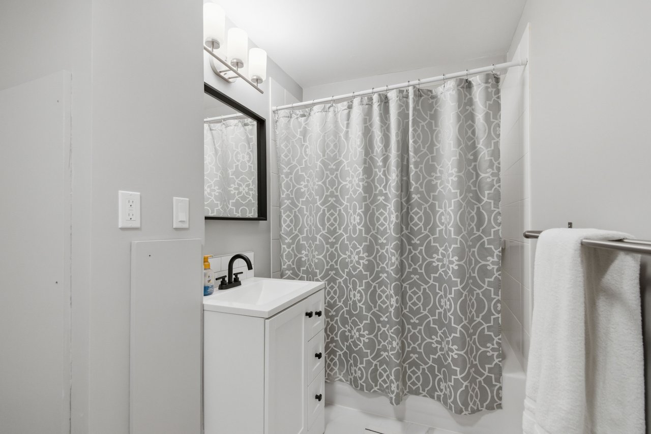 559 Deerpath Court SE