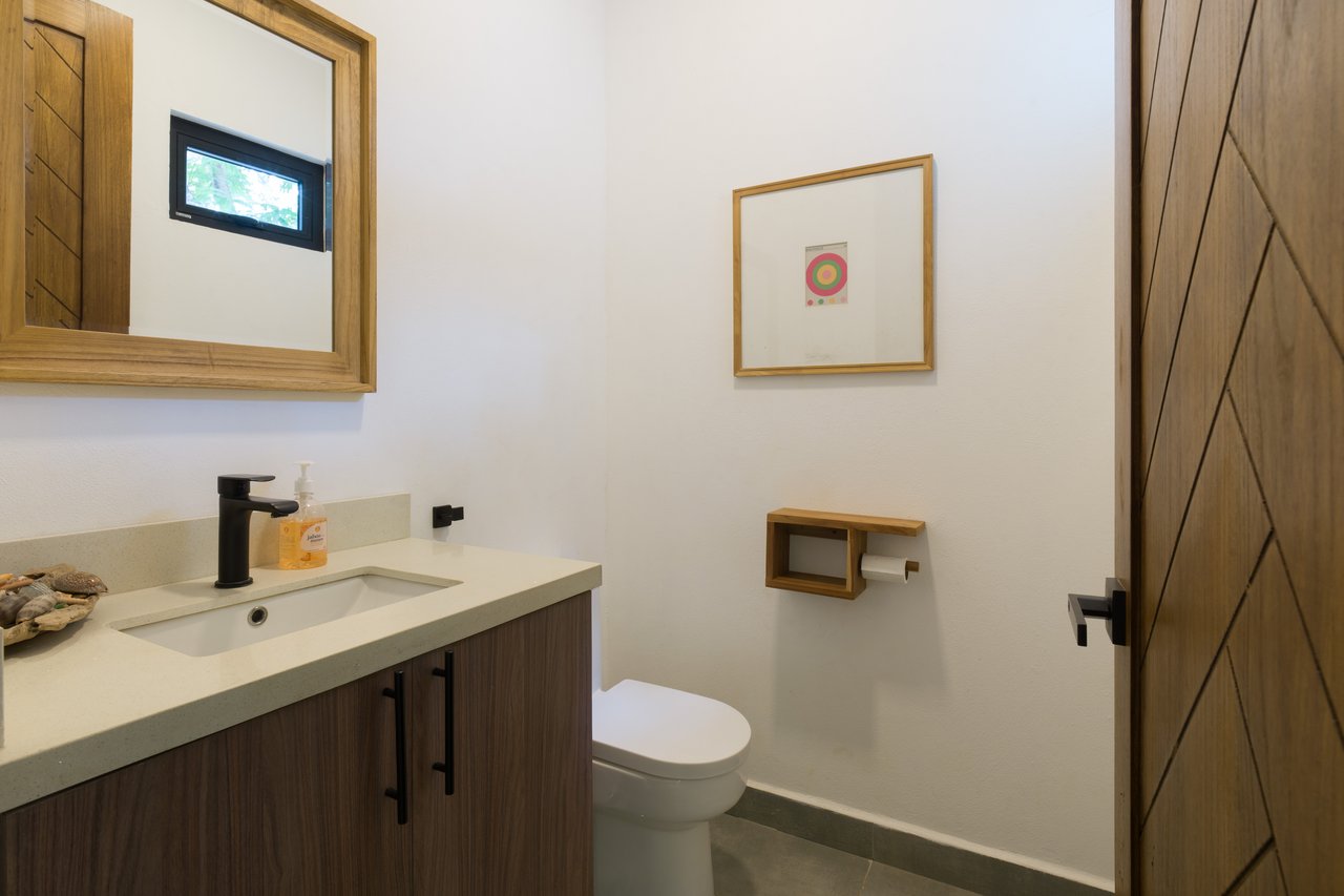 Villa Los Jobos Garden #1 | Modern 4-Bedroom Villa Just 5 Minutes from Tamarindo Beach – Newly Remodeled and Move-In Ready