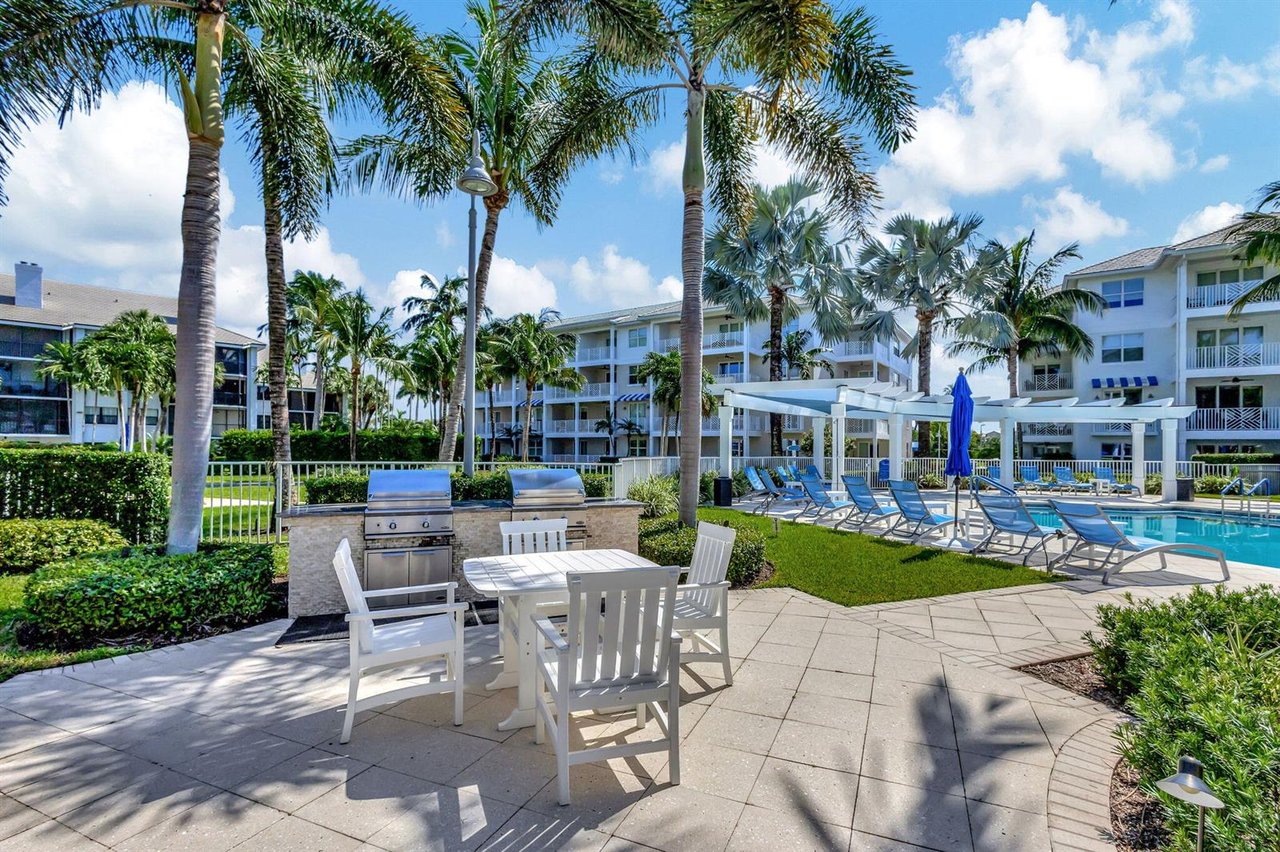 833 Bay Colony Drive S