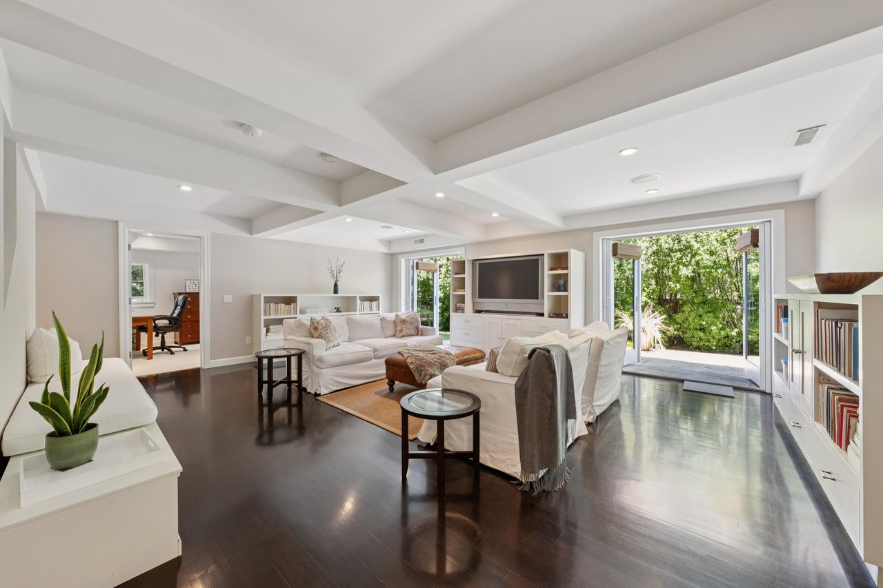 28 Black Log Rd