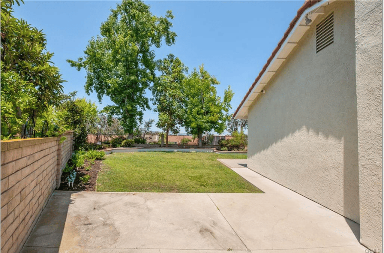 23921 Catbird Court