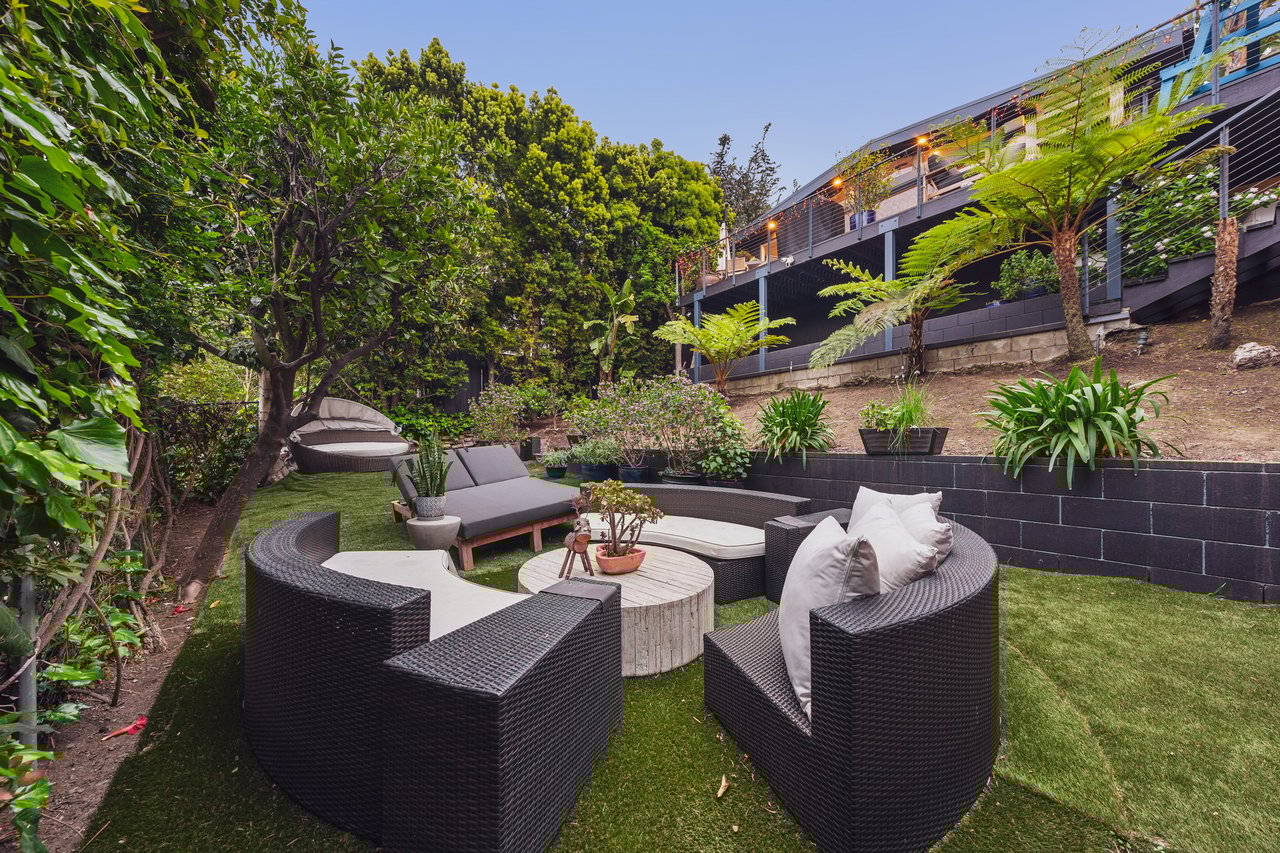 295 Mabery Rd, Santa Monica