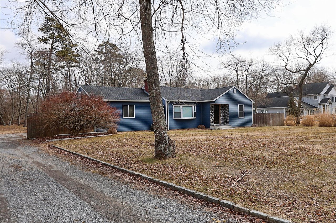21 Peconic Rd