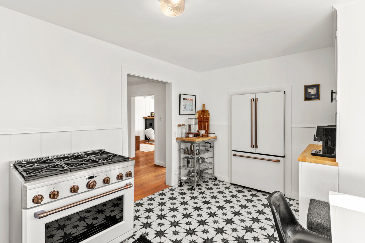 Bungalow On Highland