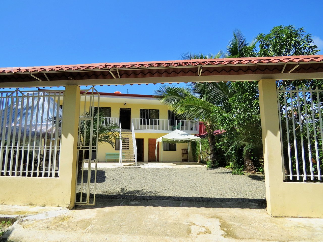Fully equipped 4 Unit Apartment/Hotel complex 70 meters from the entrance to world-famous Marino Ballena National Park