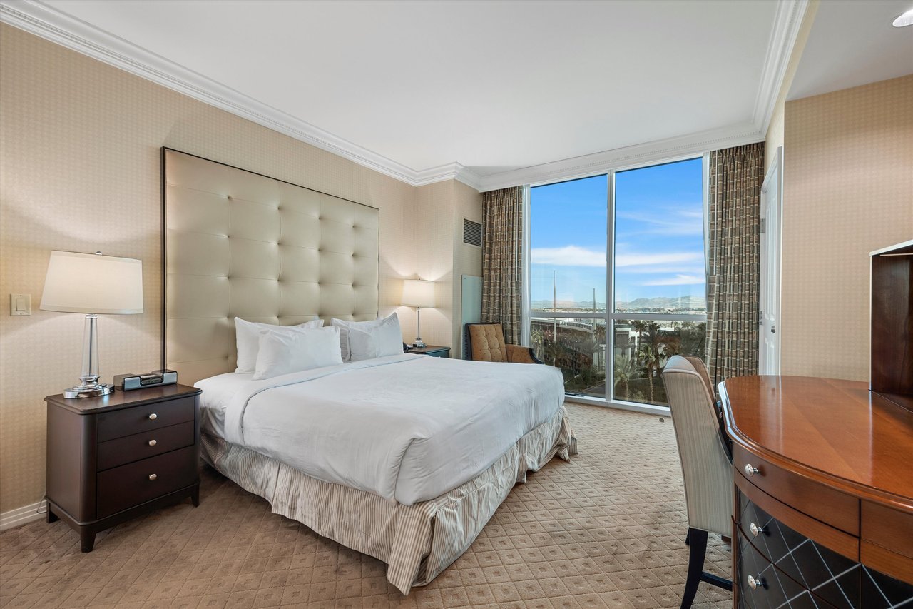 125 East Harmon Avenue 3520