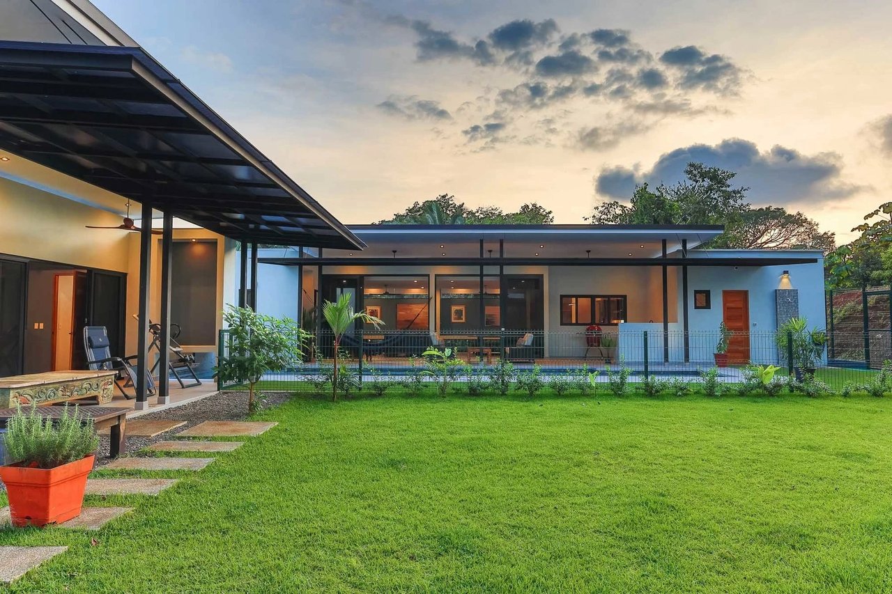 3 Bedroom, Contemporary Estate home in Manuel Antonio 
