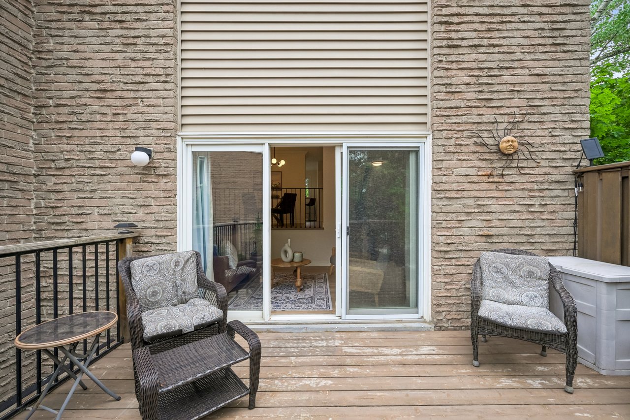 Lakeside living in the heart of Bronte!