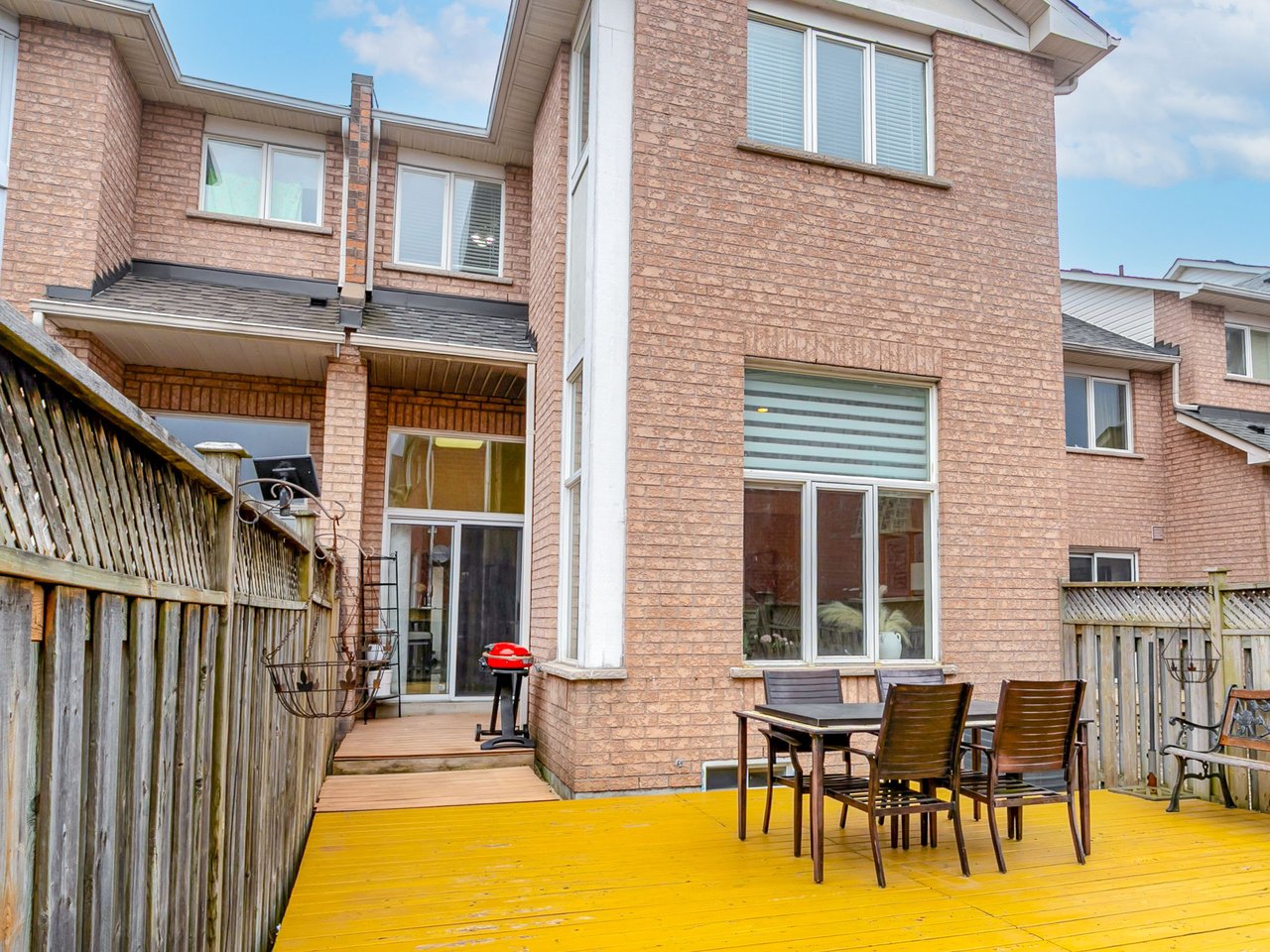 8 Queensway Drive