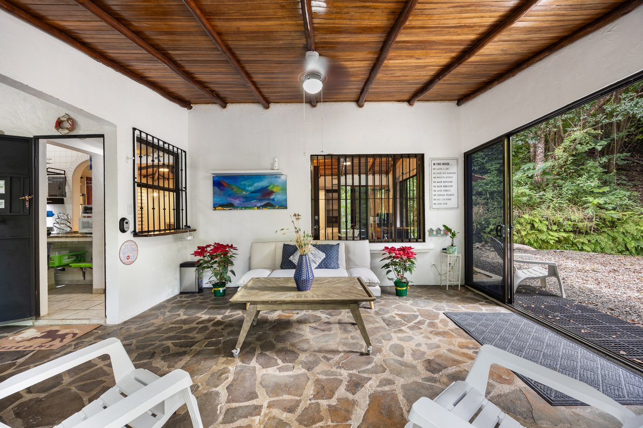 Casa Brillante & Casita Cinco Playas | Modern Home with Guest Casita, Pool & Mountain Views in Huacas