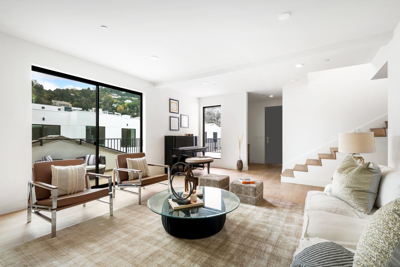 Aurelia Terrace, Regal Pl, 90068