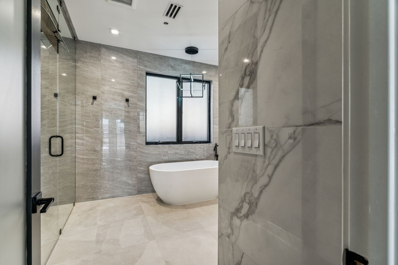 342 S Hicks St, Philadelphia, PA 19102