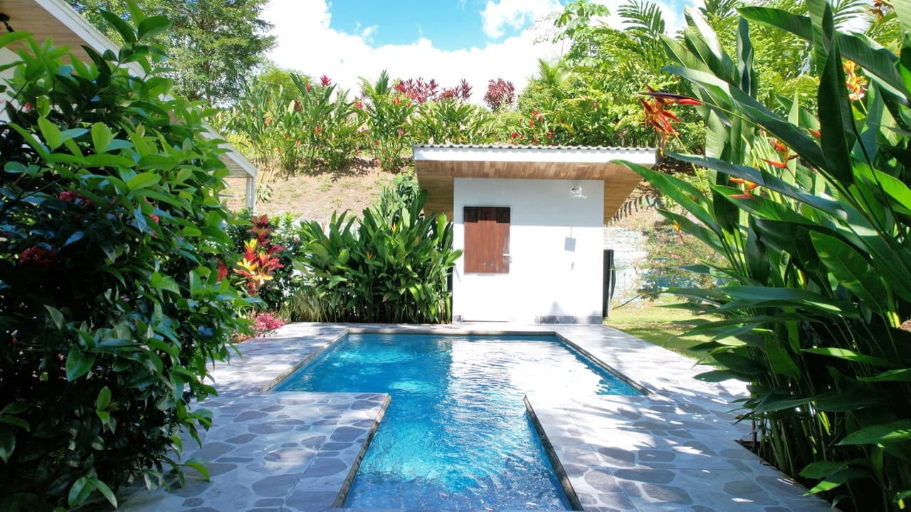 2 Bedroom Solar Home with Creek Frontage