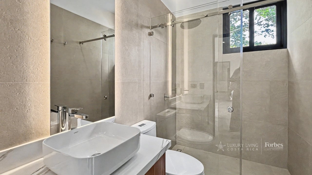 21468 - Remodeled 1-level house, 4 bedrooms, pool, terrace and garden