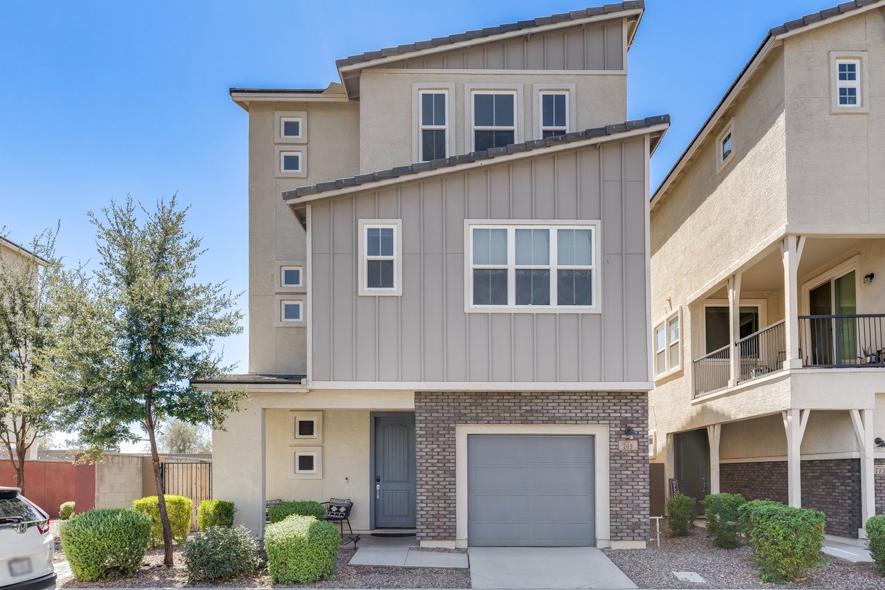 709 W FLINTLOCK WAY