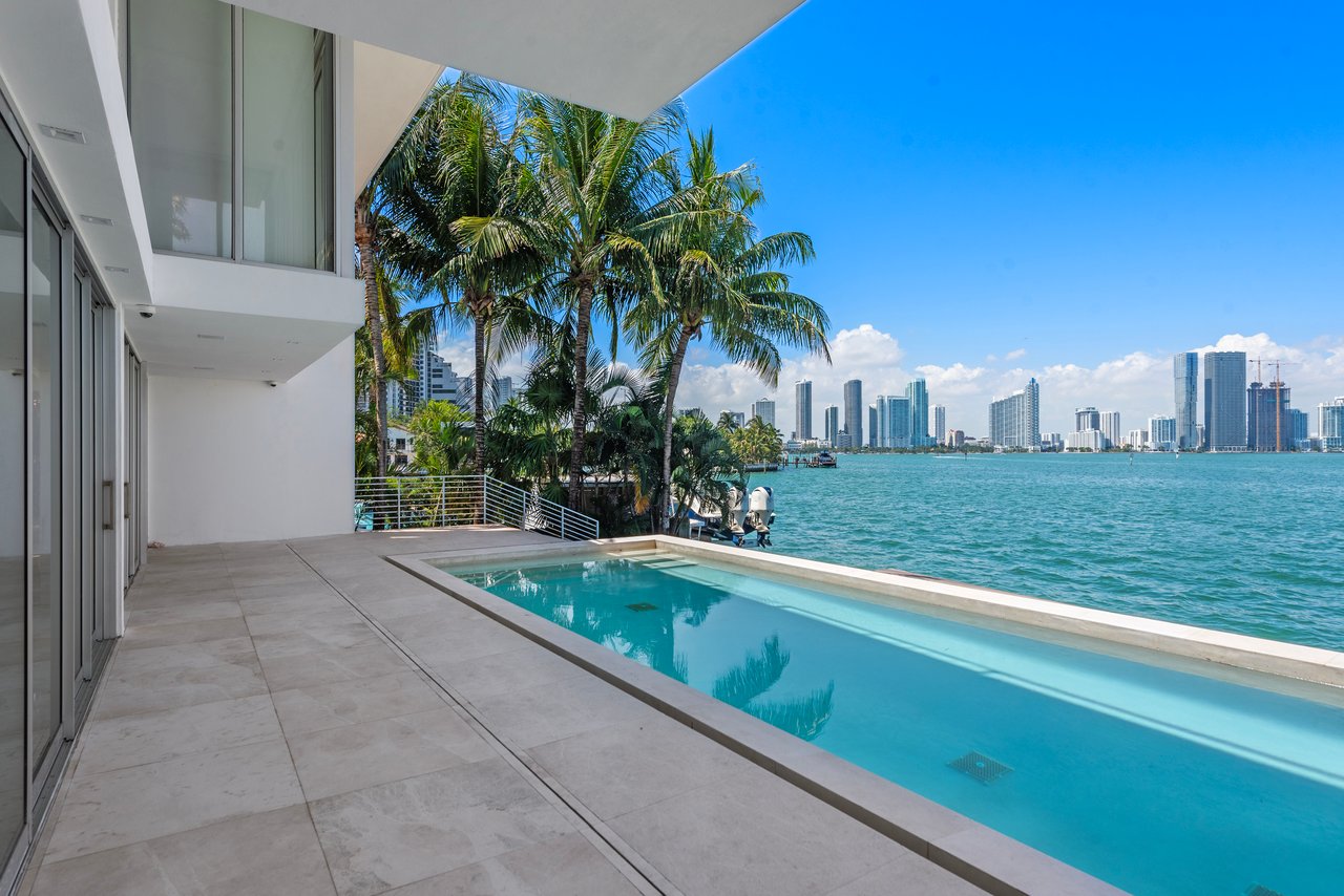 Mansion on N Venetian Way