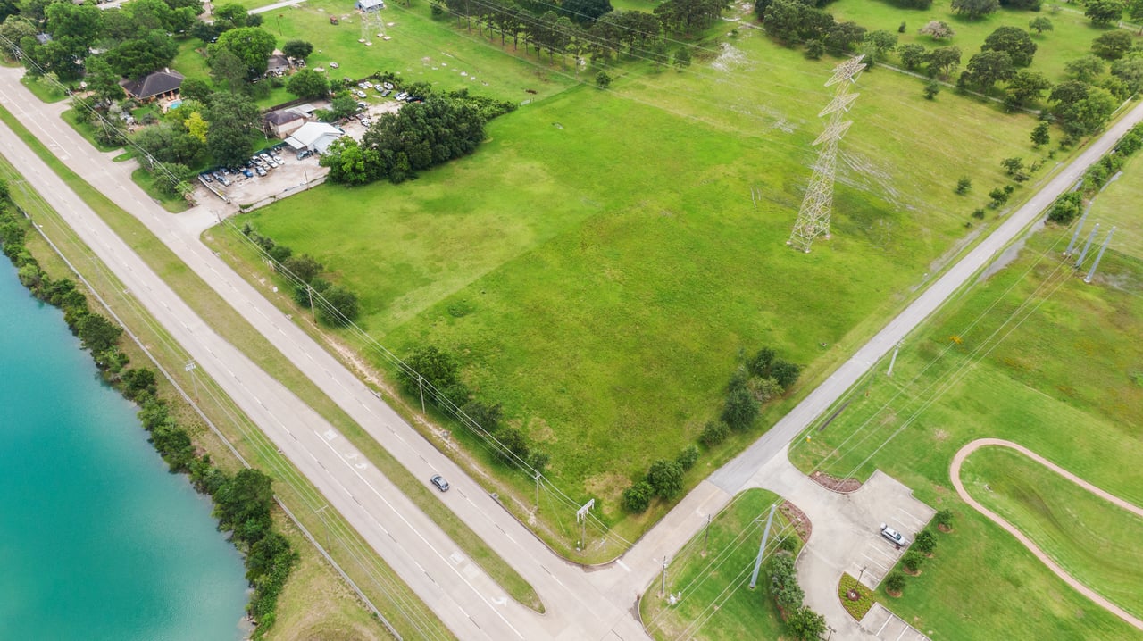 825 League City Pkwy