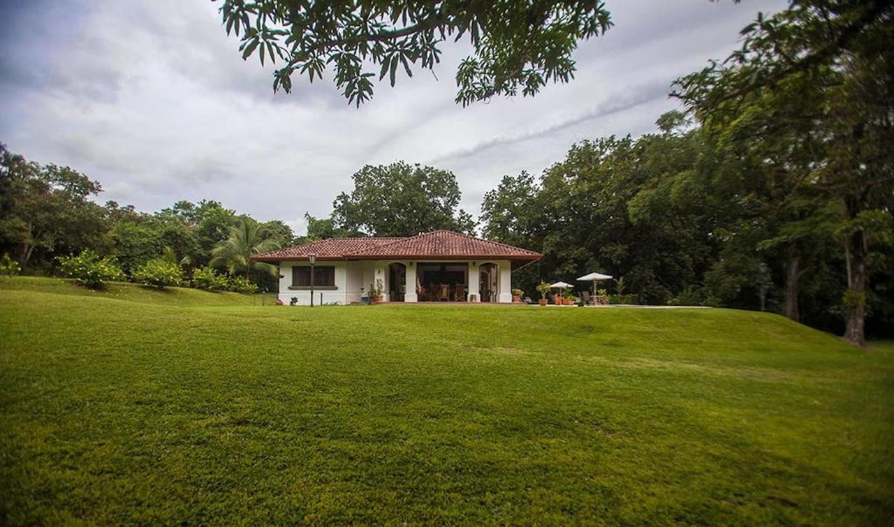 Fruit Tree Farm with Pool, Alajuela