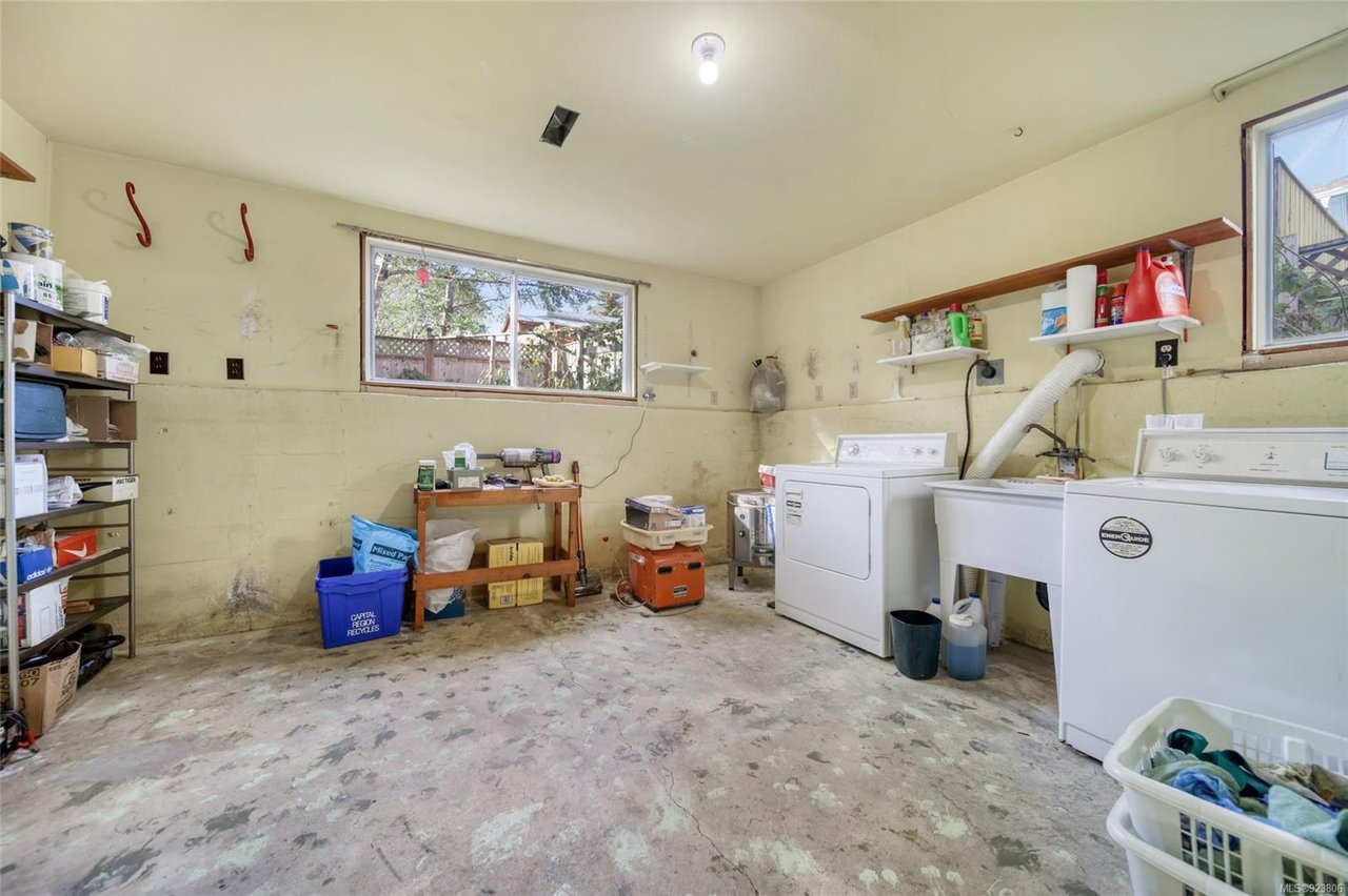 4086 Tracey St